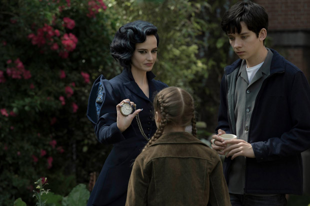 Miss-Peregrins-home-for-Peculiar-Children---Still-04